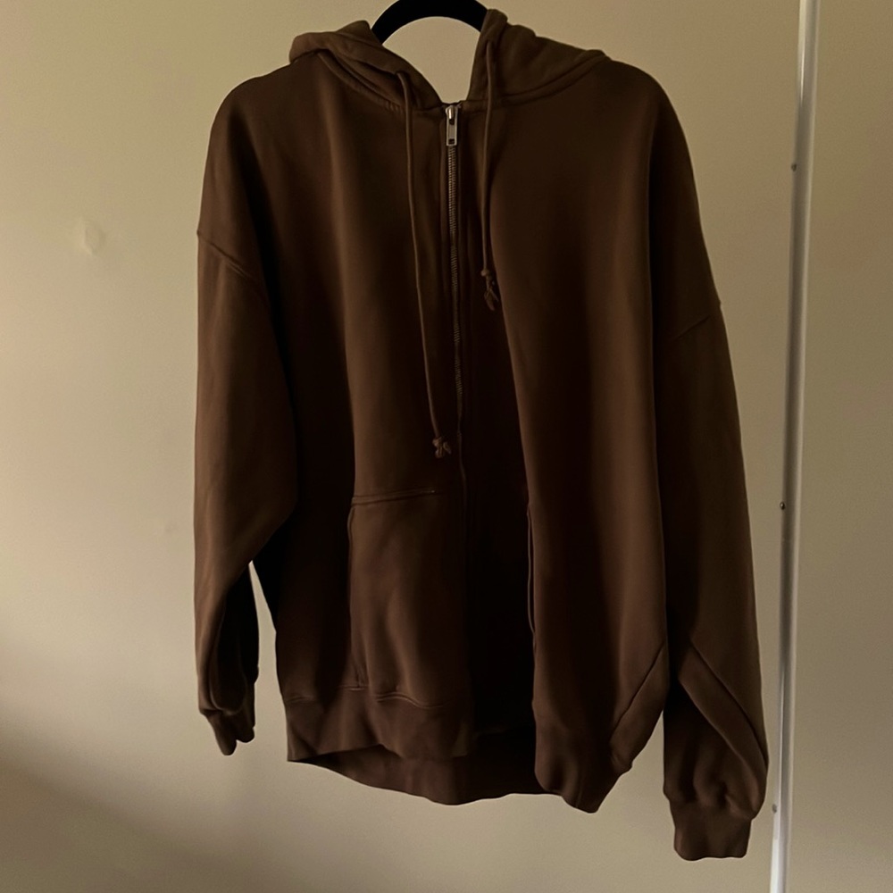 BRANDY MELVILLE- Malibu California weighted christy hoodie